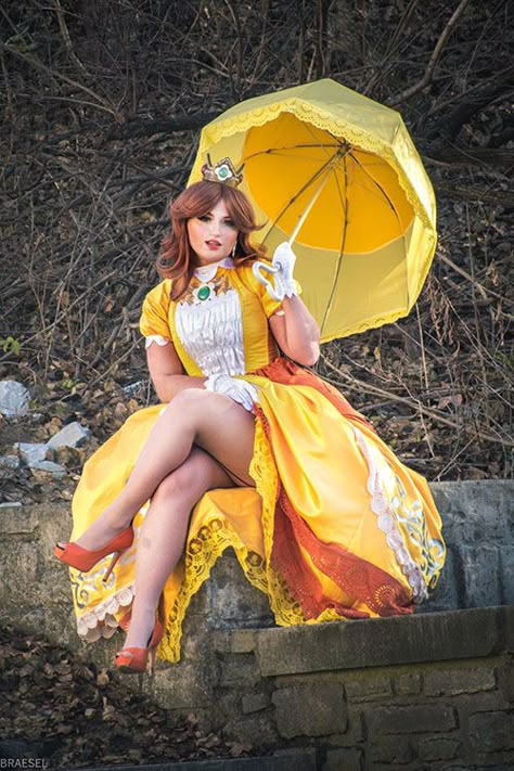 Princess Daisy Outfit Ideas, Rosalina Inspired Outfit, Princess Daisy Cosplay, Wario Costume, Princesa Peach Cosplay, Princess Daisy Costume, Rosalina Cosplay, Mario Princess Daisy, Harmonie Mario