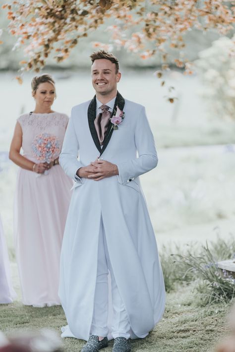 Wedding Dresses Masculine, Adrogonus Wedding Outfit, Queer Weddings Outfit, Men’s Wedding Dress, Wedding Suits Nonbinary, Nonbinary Wedding Attire, Enby Wedding Outfit, Man In Wedding Dress, Gender Neutral Wedding Outfit