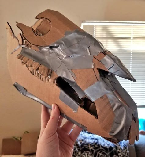 Stag Do(e) sur X : "tfw when you get up in the morning and discover that you apparently still have a cardboard horse skull that goes clack. https://t.co/IsUpKTZF2o" / X Paper Mache Horse Head, Horse Skull Mask, Cardboard Dino Mask, Cardboard Skull Mask, Cardboard Mask Ideas, Wendigo Costume, Cardboard Masks, Paper Mask Template, Cardboard Art Sculpture