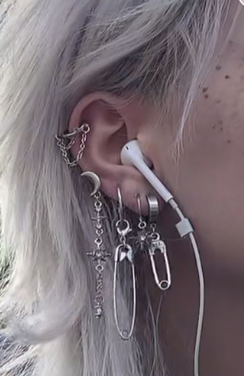 Ear Piercings Edgy, Pinterest Ears, Grunge Piercings, Full Ear Piercings, Ear Stacks, Pretty Piercings, Ear Curation, Piercings Earrings, Earrings Piercings