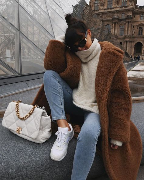 Adidas Hoodie Outfit, Fluffy Jacket Outfit, Sherpa Outfit, Spring Fashion Outfits Casual, Lorna Luxe, Simple Sweatshirt, Teddy Bear Coat, Bear Coat, Fluffy Jacket