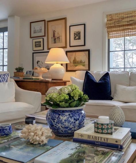 Cozy Coastal Living Room, Room Hacks, Decor Curtains, Blue White Decor, Home Decor Ideas Living Room, Curtains Living, Coastal Living Room, Living Room Decor Cozy, Ideas Living Room