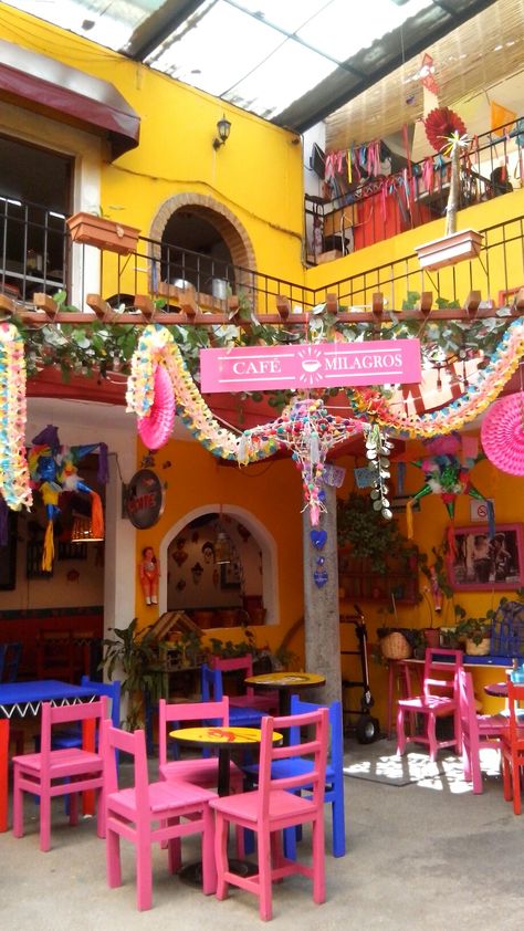 Mexican Small Business, Mexican Bakery Design, Mexican Cafe Aesthetic, Mexican Bakery Aesthetic, Mexican Bakery Shop, Mexican Coffee Shop, Cafe Deco, Mexican Cafe, Colorful Exterior