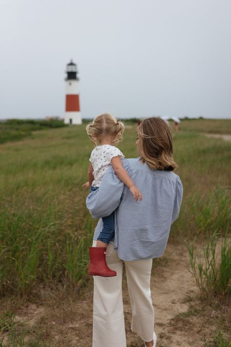 Nantucket Style - Julia Berolzheimer Cod Aesthetic, Cape Cod Aesthetic, Nantucket Style, Olive Pants, Julia Berolzheimer, Mommy Goals, Island Life Style, Motherhood Photography, Gal Meets Glam