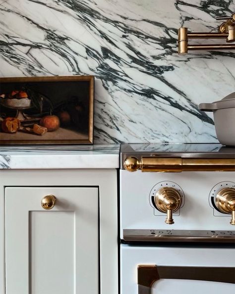 Architects Kitchen, La Cornue Kitchen, Marble Splashback, Arabescato Marble, Hill Interiors, Chestnut Hill, New Canaan, Kitchen Range, Interior Design Inspiration