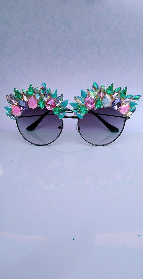 Festival Glasses Diy, Sunglass Decoration, Decorated Sunglasses, Crazy Sunglasses, Diy Sunglasses, Bling Sunglasses, Fancy Glasses, Funky Sunglasses, Festival Sunglasses