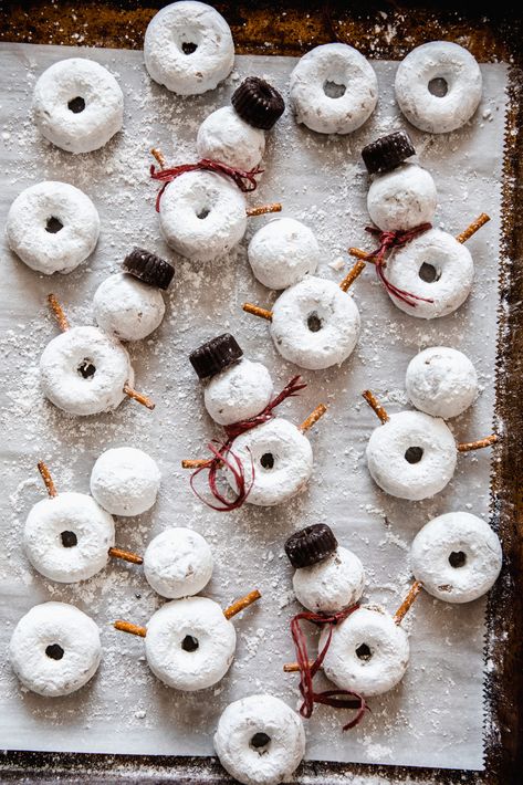 Snowman Donuts, Healthy Gingerbread Cookies, Rum Truffles, Cranberry Tart, Christmas Donuts, Powdered Donuts, Sugar Donut, Grandmas Christmas, White Chocolate Cranberry