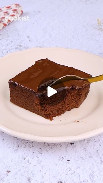 Apple Egg Cocoa Cake, Cocoa Cake, Egg Cake, Vegan Cake Recipes, Easy Baking Recipes Desserts, Easy Baking Recipes, Vegan Cake, Cake Mold, Chocolate Brownies