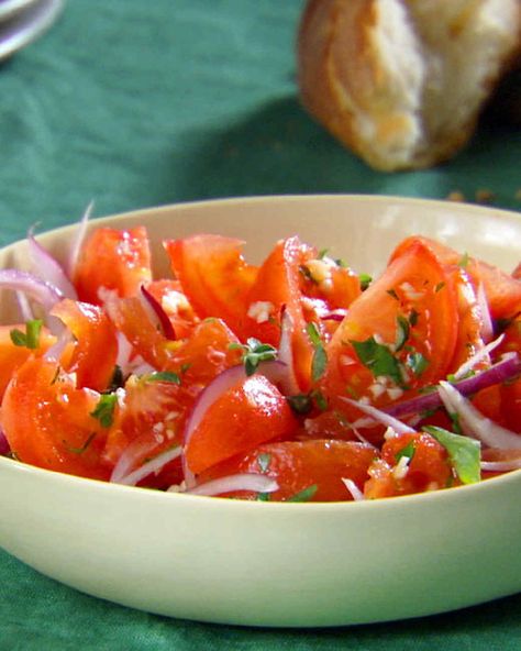 Rustic Italian Kitchen, California Salad, Heirloom Tomato Recipes, Rustic Italian Home, Summertime Salads, Martha Stewart Recipes, Salad Recipes Video, Salad Sauce, Rustic Italian