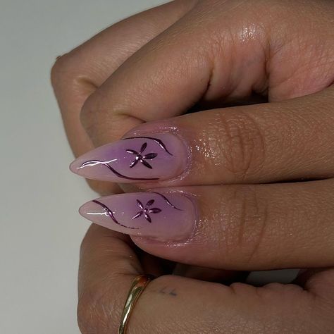 Purple Stars Nails, Star Nails Purple, Purple Fairy Nails, Simple Purple Nails, Purple Nails Aesthetic, Nail Inspo Purple, Olivia Rodrigo Nails, Purple Almond Nails, Laufey Concert