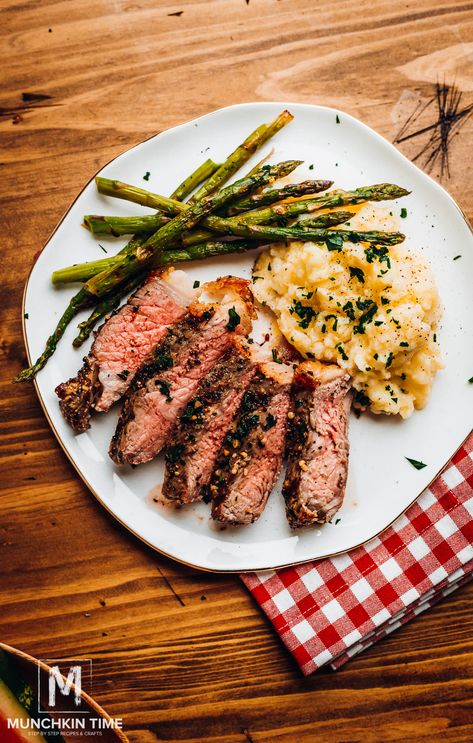 Best New York Strip Steak Grill Recipe with Asparagus and mashed potatoes. New York Steak Recipe, Recipe With Asparagus, Steak And Mashed Potatoes, Fancy Cooking, Ways To Cook Asparagus, Food Moodboard, New York Strip Steak, Strip Steak Recipe, Steak Grill