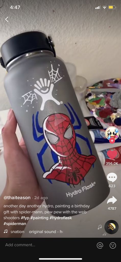 Hydro Flask Painting Ideas Easy, Painted Water Bottle Ideas, Water Bottle Design Paint, Water Bottle Painting Ideas, Painting On Hydro Flask, Hand Painted Water Bottle, Hydro Flask Painting, Water Bottle Painting, Water Bottle Painting Ideas Flowers