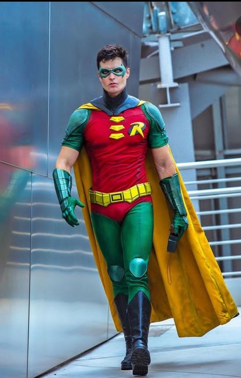 Dc Cosplay Men, Robin Redesign, Cosplay Robin, Robin Superhero, Gay Halloween Costumes, Robin The Boy Wonder, Men Models, Superman Cosplay, Robin Costume