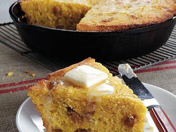 sl-Grannie's Cracklin' Cornbread Crackling Cornbread, Savory Cornbread Recipe, Savory Cornbread, Cornbread Recipes, Delicious Cornbread, Southern Cornbread, Cornbread Recipe, Comfort Food Southern, Corn Bread Recipe