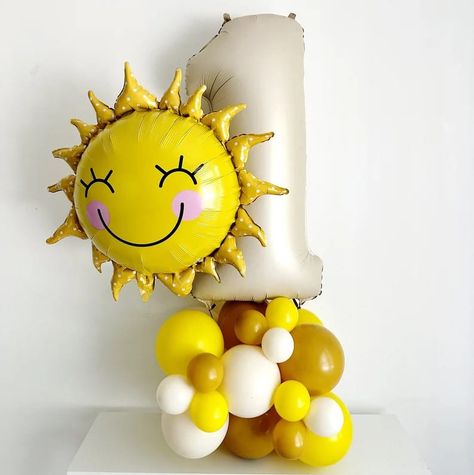 Cutest "First Trip Around the Sun" Balloon Ideas (You Can Make Yourself!) Sun Birthday Party Theme, Sun Themed Birthday Party, Boho 1st Birthday Party, Sun Balloon, Boho 1st Birthday, Balloon Inspiration, 1st Birthday Party Decor, Sunshine First Birthday, Sunshine Party