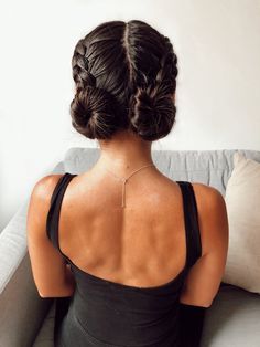 Ballerina Hairstyles, Ballerina Hair, Ballet Hairstyles, Curly Bun, Hair Charms, Dance Hairstyles, Work Hairstyles, Easy Braids, Fish Tail Braid