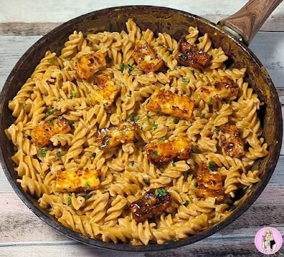 Recipes With Halloumi Cheese, Halloumi Pasta Recipes, Hot Honey Pasta, Hot Honey Halloumi, Midweek Recipes, Pasta Recipe Healthy, Honey Halloumi, Halloumi Cheese Recipes, Halloumi Recipes