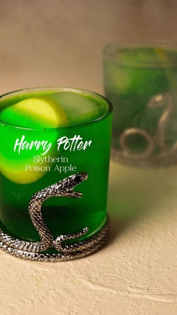 ChampagneAng | Ang Sturino on Instagram: "Day 2 #harrypottercocktails series ✨🪄 this is your sign to have a themed Halloween cocktail party 🐍💚 Comment which #hogwartshouses you want to see next! Slytherin Poison Apple Sour 🐍 1oz apple liqueur 🐍 0.5oz vodka 🐍 1tsp fresh lemon juice 🐍 Top with soda water 🐍 Garnish with an apple & silver edible glitter #poisonapple #applesour #applecocktail #harrypotterrecipes #harrypotterparty #harrypotterpartyideas #harrypotterdrinks #harrypottercocktail #slytherin #slytherinpride #slytherinedit #slytherinaesthetic #slytherinhouse #halloweencocktails #halloweencocktail #halloweendrinks #halloweenthemed #halloweenpartyideas #harrypotterhalloween #halloween2023 #harrypotteredits #hogwartsaesthetic #hogwartshouse #hogwartshousesedit #cocktailseries" Slytherin Drink Recipe, Slytherin Drink, Slytherin Food, Slytherin Cocktail, Slytherin Birthday Party, Harry Potter Adult Party, Drink Essentials, Slytherin Party, Harry Potter Food Ideas