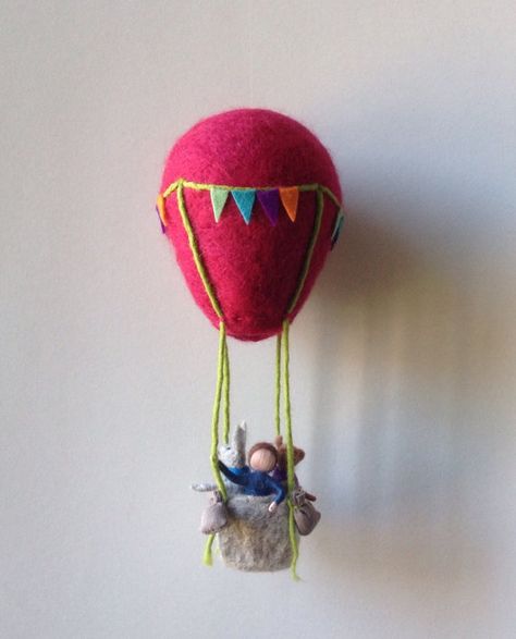 Hot air balloon mobile needle felted nursery by lovebluecats Handmade Hot Air Balloon, Needle Felted Hot Air Balloon, Hot Air Balloon Mobile, Felting Animals, Felted Toys, Balloon Mobile, Adult Crafts, Nuno Felting, Wet Felting