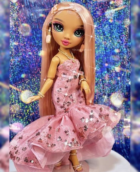 Rainbow High Sabrina St Cloud, Sabrina St Cloud, Doll Pictures, Hollywood Divas, Doll Aesthetic, St Cloud, Rainbow Fashion, Rainbow High, Sewing Diy