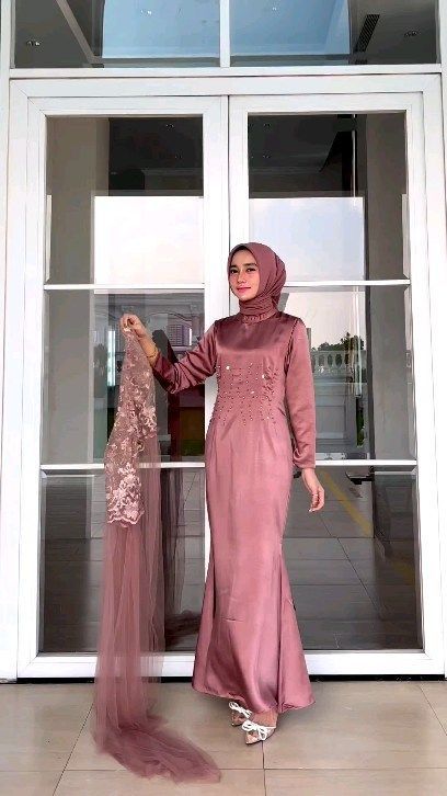 Hijab On Gown, Tile Dress Bridesmaid, Tile Dress Hijab, Dress Tile Modern, Cape Brokat, Model Dress Brokat Modern, Dress Kondangan Hijab, Rok Tile, Shanghai Dress