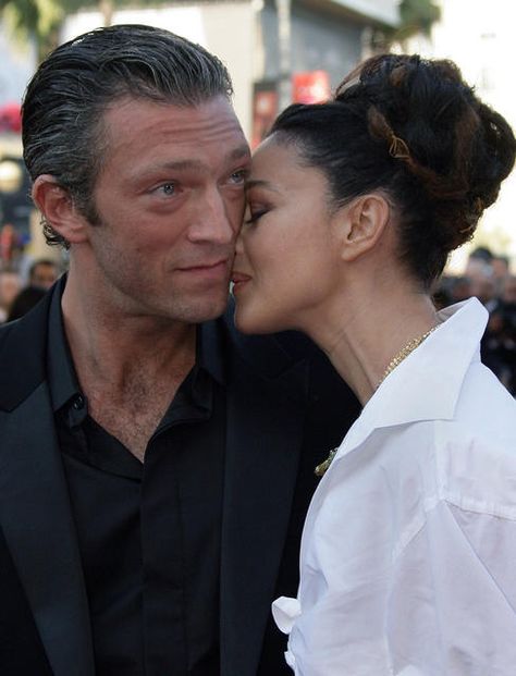 Vincent Cassel and his beautiful wife Monica Bellucci Vincent Cassel Monica Bellucci, Taehyung Cute, Behind Blue Eyes, Vincent Cassel, Sofia Loren, Edward Norton, Serge Gainsbourg, Famous Couples, Christina Hendricks