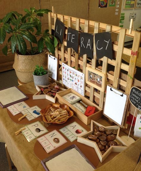 Literacy table | alphabet stones | capital & lower case matching cards | whiteboards to practice writing Reggio Emilia Classroom, Reception Classroom, Literacy Activities Preschool, Reggio Inspired Classrooms, Eyfs Classroom, Reggio Classroom, Early Years Classroom, Writing Station, Classroom Layout