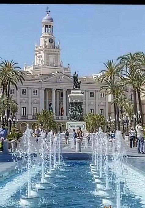 AYUNTAMIENTO DE CÁDIZ. PLAZA DE SAN JUAN DE DIOS *CÁDIZ Cadiz Spain, Adventurous Things To Do, Amazing Buildings, Beautiful Sites, Western Europe, Incredible Places, Cadiz, Andalusia, Town Hall