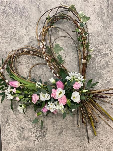 willow heart wreath - Google 検索 Willow Wreaths, Willow Heart, Willow Wreath, Heart Wreath, Google Images, Floral Arrangements, Florist, Wall Hangings, Wedding Decor