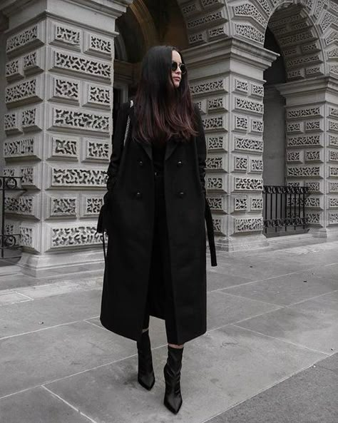 Winter Outfits 2020, Winter Wardrobe Essentials, Looks Black, All Black Outfit, Coat Outfits, Mode Inspo, 가을 패션, Outfit Casual, Winter Fashion Outfits