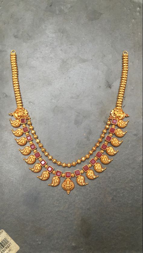 Neckles Ruby Necklace Designs Indian, Short Necklace Gold Indian, Simple Necklace Gold Indian, Simple Gold Necklace Designs, Necklace Designs Gold Indian, Rubies Necklace, Short Gold Necklace, Pretty Gold Necklaces, Ruby Necklace Designs