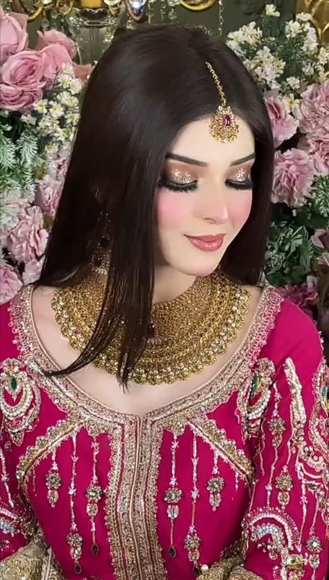 Pakistani Bridal Makeup Hairstyles, Pakistani Makeup Looks, Some Hairstyles, Mehndi Makeup, Latest Bridal Makeup, Gym Fails, Pakistani Makeup, Bridal Makeup Videos, Bridal Makeup Tutorial