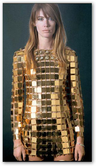 1970s Françoise Hardy in Paco Rabanne Francoise Hardy, Retro Vintage Dresses, Vestidos Vintage, Vintage Style Dresses, 1960s Fashion, 60s Fashion, Paco Rabanne, Mode Vintage, Gold Dress