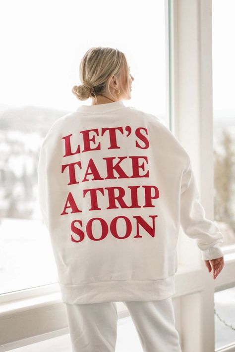 Minimal Shirt Design, Sweatshirt White, Hoodie Outfit, Red Ink, Halloween Sweatshirt, Airport Outfit, Oversized Sweatshirt, White Sweatshirt, Christmas Sweatshirts