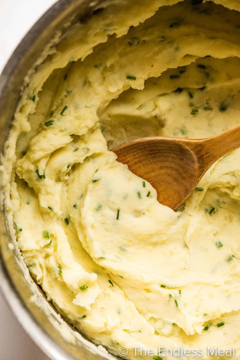 Chive Mashed Potatoes Recipe, Chive Mashed Potatoes, Creamy Chicken Dish, Sour Cream Potatoes, Mustard Pork Chops, Creamy Garlic Mushrooms, Chicken Mushroom Recipes, Gold Potatoes, Potato Toppings