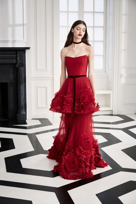 Marchesa Notte Fall 2019 Ready-to-Wear Collection - Vogue Stunning Gowns, Marchesa, Vogue Paris, Fancy Dresses, Red Fashion, Tulle Dress, Dream Dress, Couture Fashion, Evening Gown