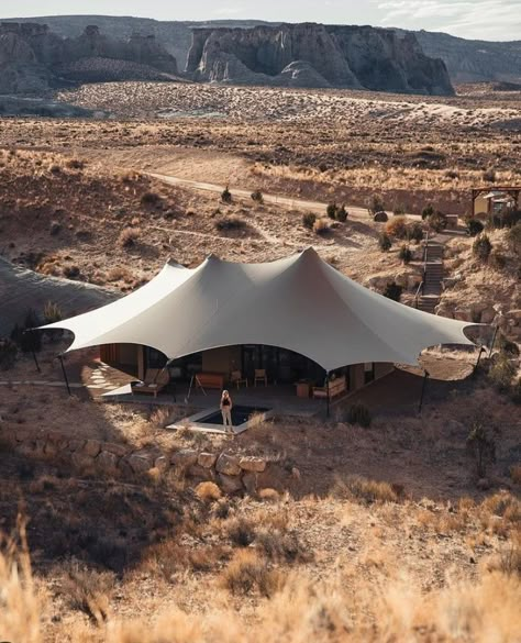 Disappear into the wilderness beyond Amangiri for a truly immersive experience in the heart of nature at Camp Sarika. Tented pavilions sit under an endless sky that drifts through myriad colours as the sun travels its course, casting shadows across the canyons and gorges carved from a landscape of startling theatrical beauty. The last of the Wild West, this is a true disconnect from the modern world – an unimaginable freedom from rhythm of everyday life, where solace in the self is found. Camp Sarika, Camping Desert, Beach Resort Design, Zhoushan, Amangiri Resort, Sun Tent, Casting Shadows, Utah Desert, Desert Resort