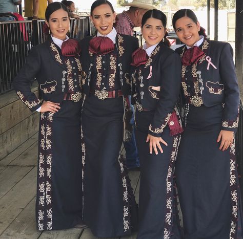 Women Mariachi Outfit, Mexico Traditional Clothes, Charra Outfit, Charro Outfits For Women, Traditional Mexican Clothing, Mariachi Costume, Mariachi Outfit, Mexican Rodeo, Charro Outfit