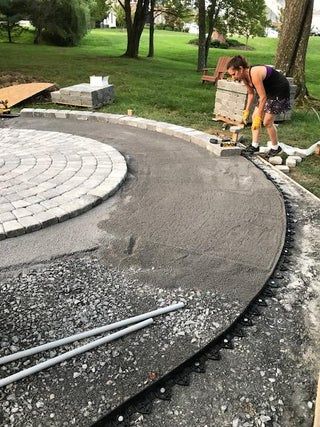 Fire Pit Edging, Fire Pit Size, Backyard Firepit Area, Paver Fire Pit, Fire Pit Dimensions, Fire Pit Plans, Make A Fire Pit, Outdoor Fire Pit Area, Fire Area