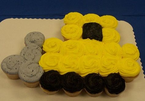 Bulldozer / Construction (Cupcake Cakes) Pull Apart Construction Cupcakes, Construction Themed Pull Apart Cupcakes, Diy Construction Cupcakes, Cupcake Cake Construction Theme, Dumptruck Cupcake Cake, Bulldozer Cupcake Cake, Truck Themed Cupcakes, Cupcake Construction Cake, Cupcake Cakes Birthday Boy