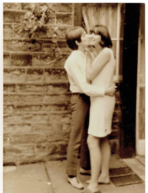 ♥ stevey marriot and girlfriend ♥ 60s Guitar, Susan Oliver, Muse Music, Steve Marriott, Forest Gate, Humble Pie, Free Family Tree, Happy Boy, Musical Notes