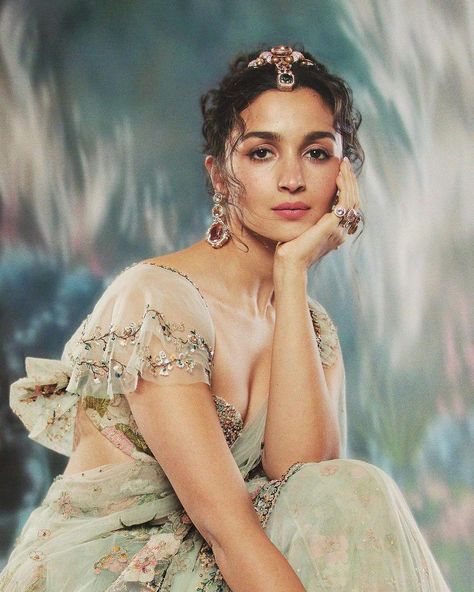 Alia Bhatt Met Gala, Dolly Jain, Alia Bhatt Saree, 20th Anniversary Party, Sabyasachi Mukherjee, Saree Style, Saree Fashion, Vogue India, Bollywood Wedding