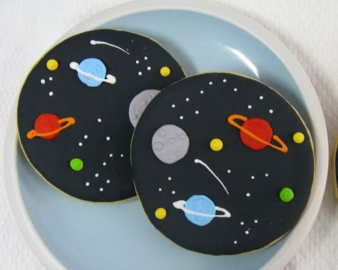 Solar System Cookies Decorated, Planet Cookies Decorated, Solar System Cookies, Planet Cookies, Moon Cupcakes, Space Cookies, Galaxy Cookies, Planet Cake, Moon Cookies