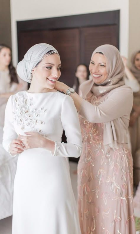 13 Stylish Real Brides Who Wore Long Sleeve Wedding Dresses Wedding Dress Tea Length, Bride Wars, Baju Kahwin, Hijabi Brides, Muslimah Wedding Dress, Muslimah Wedding, Hijab Wedding Dresses, Pronovias Wedding Dress, Muslim Wedding Dresses