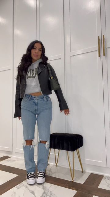 Comfy Trendy Outfits Winter, Casual Winter Outfits Leather Jacket, Casual But Cute Outfits Winter, Casual Winter Outfits Ugg Boots, Outfit Inspo Bodysuit, Cute Cozy Outfits Winter, Black Boyfriend Jeans Outfit Winter, 25 Years Old Outfits Style, Valentines Jeans Outfit