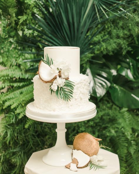 Coconut Wedding, White Wedding Inspiration, Tropical Wedding Cake, Tropical Wedding Theme, Fiji Wedding, Tropical Bridal, Caribbean Wedding, Hawaiian Wedding, Coconut Cake