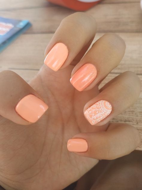 Shades Of Coral Nails, Gel Nails Orange Summer Colors, Coral White Nails, Light Coral Nail Color, Late Summer Nails Color Dip, Pale Coral Nails, Nail Ideas Coral, Pale Orange Nails, Coral Orange Nails