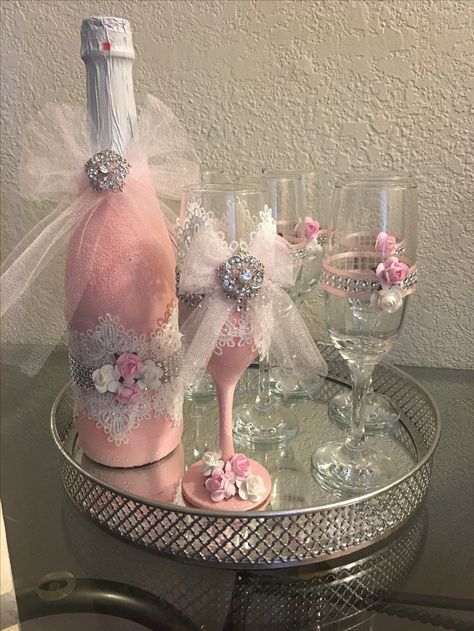 Brindis 15 años Quince Glass Cups, Pink Quince Brindis, 15 Copas Ideas, Quinceanera Cups Ideas, Quince Cups Ideas, Champagne Cups Decoration Quince, Quinceanera Copas, Quinceanera Cups, Quince Copas Ideas