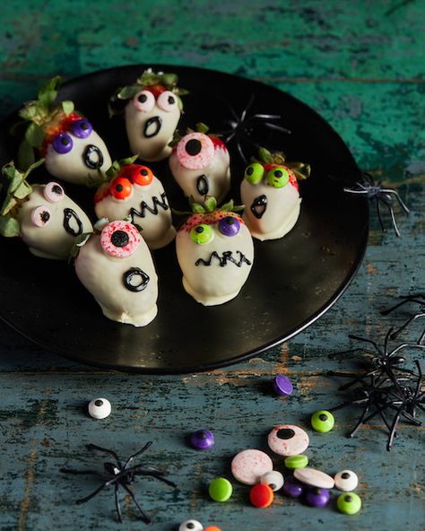 White Chocolate Strawberry Ghosts - Marion's Kitchen Strawberry Ghosts, Marion's Kitchen, Black Food Coloring, Candy Eyeballs, White Chocolate Strawberries, Strawberry Candy, Easy Halloween Food, Bitter Chocolate, Chocolate Dipped Strawberries