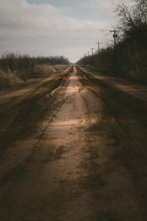 Country Dirt Road Aesthetic, Road Images, Lonely Road, Road Pictures, Morning Sky, Grass Field, Beauty Products Photography, Texture Images, Long Road